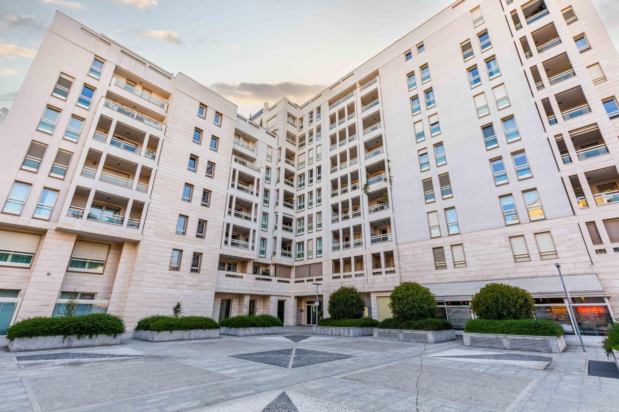 Luxury Apartment - Free Private - Parking Maestri Campionesi 16 Milánó Kültér fotó